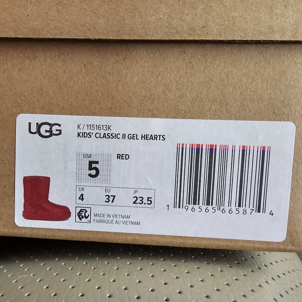 NIB UGG Girls' Classic II Gel Hearts Boots (Youth) Size 5